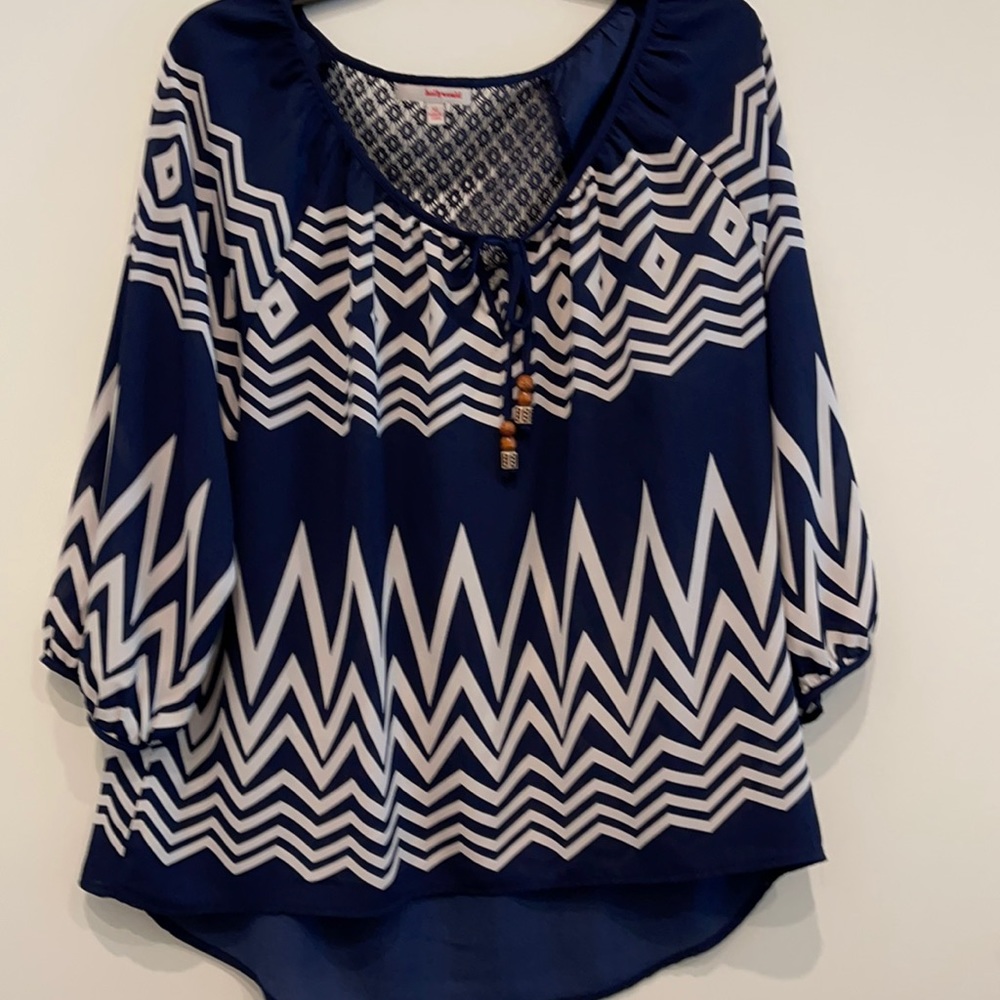 Blue and white blouse🔵⚪️